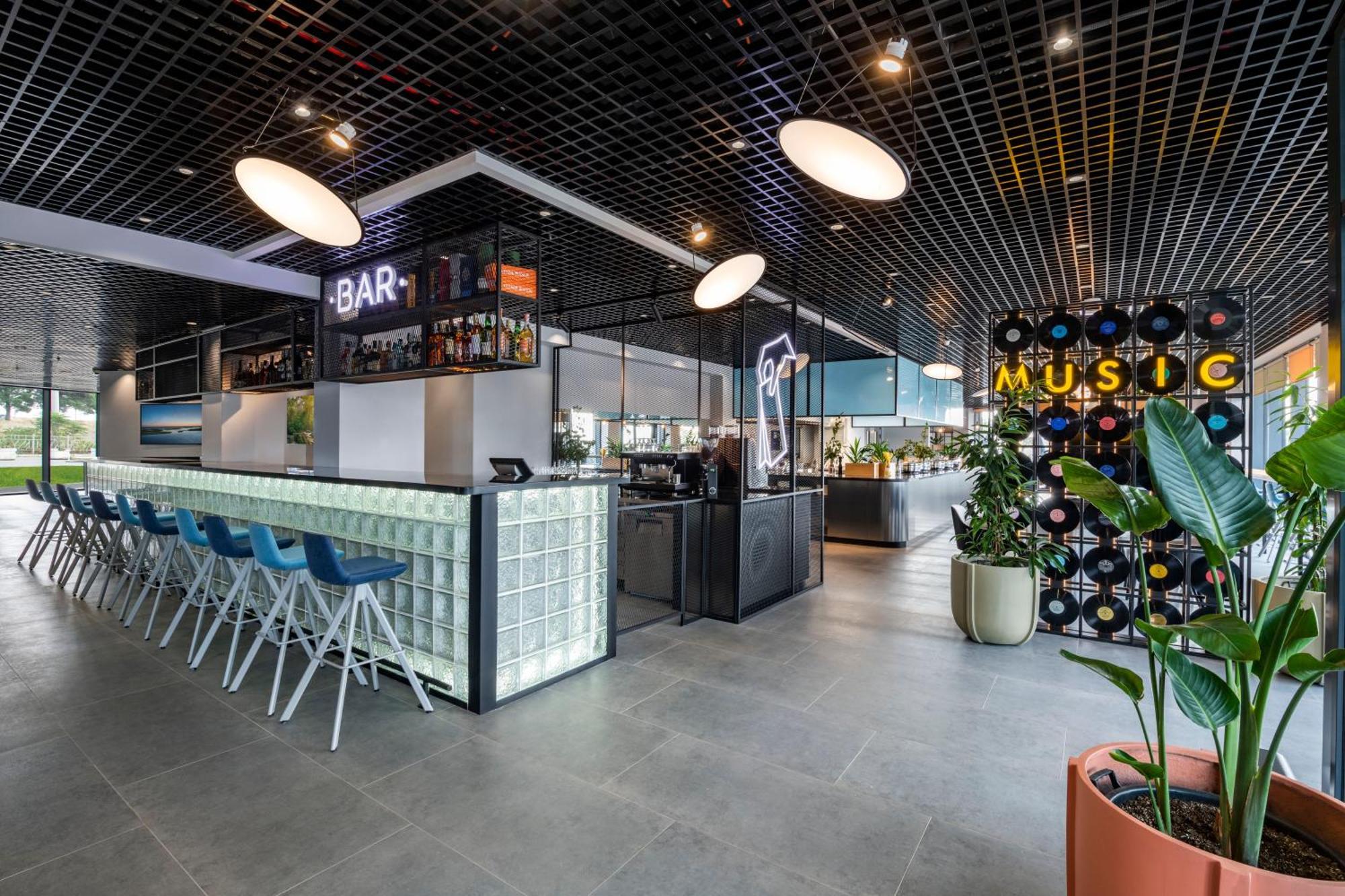 Ibis Tbilisi Airport Hotel Luaran gambar